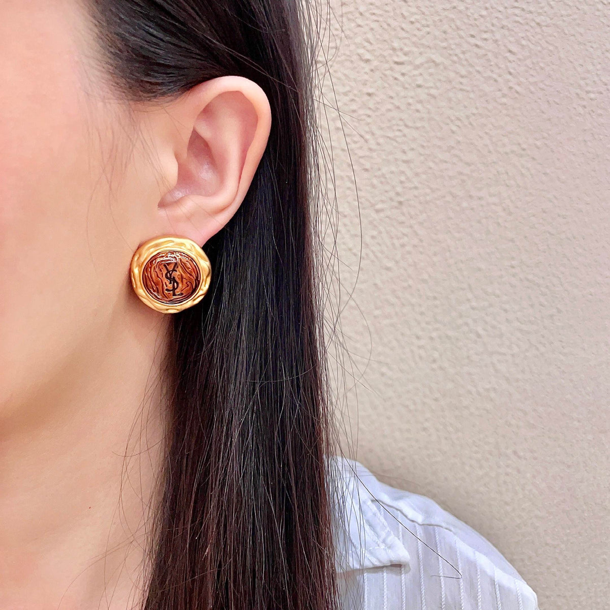 Geometric Emblem Stud Earrings in Silver-Tone – Vintage Detail – Design 004 detail view