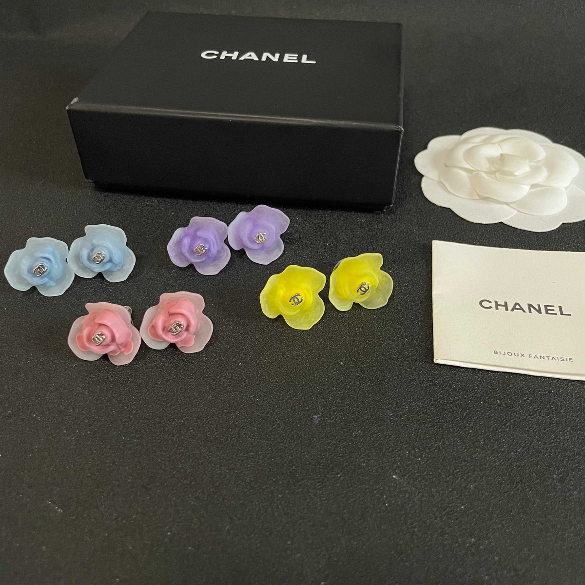 Double-C Emblem Stud Earrings in Polished Metal-Tone – Design 097 side detail