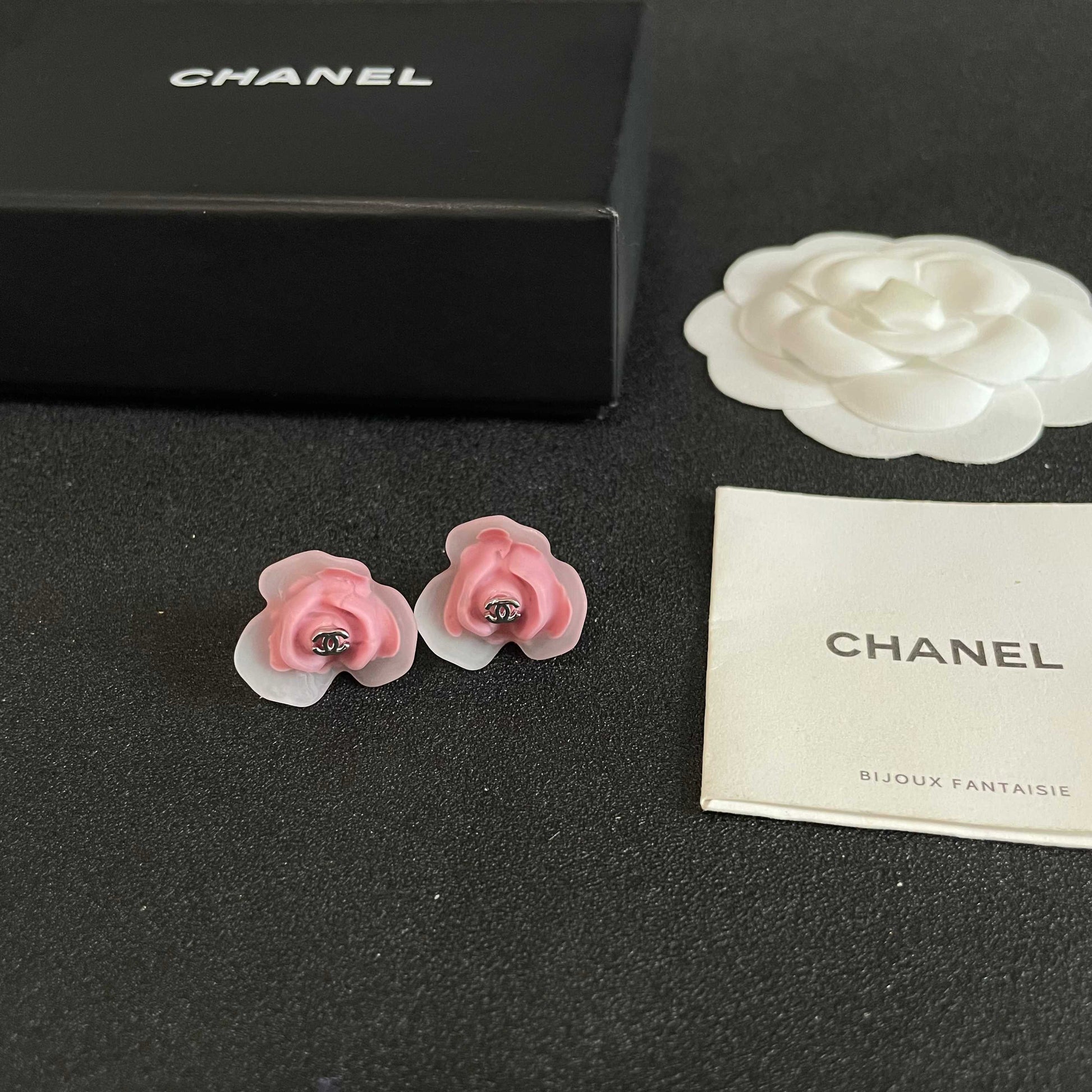 Double-C Emblem Stud Earrings in Polished Metal-Tone – Design 097 close-up detail