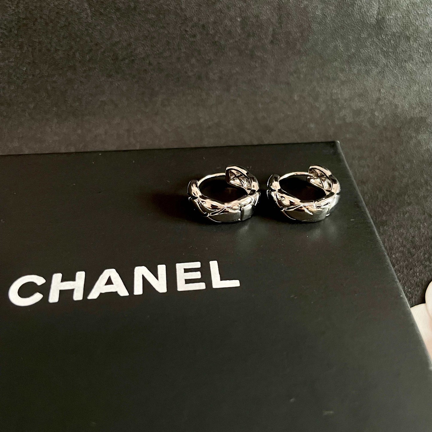 Double-C Emblem Stud Earrings in Polished Metal-Tone – Design 096 detail view
