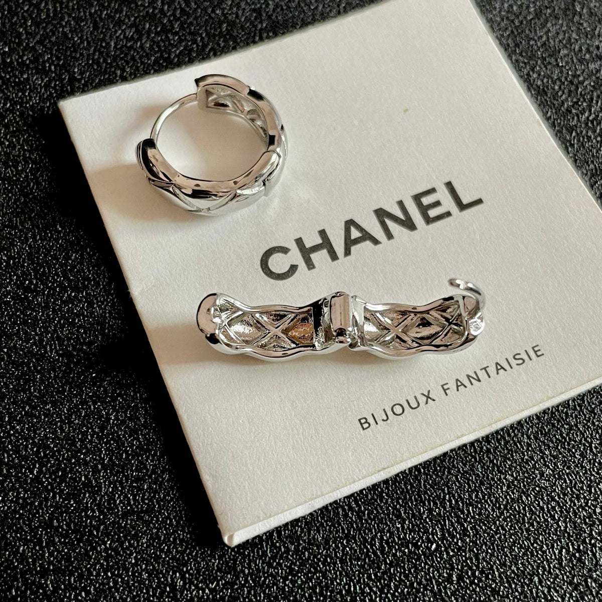 Double-C Emblem Stud Earrings in Polished Metal-Tone – Design 096 main product view