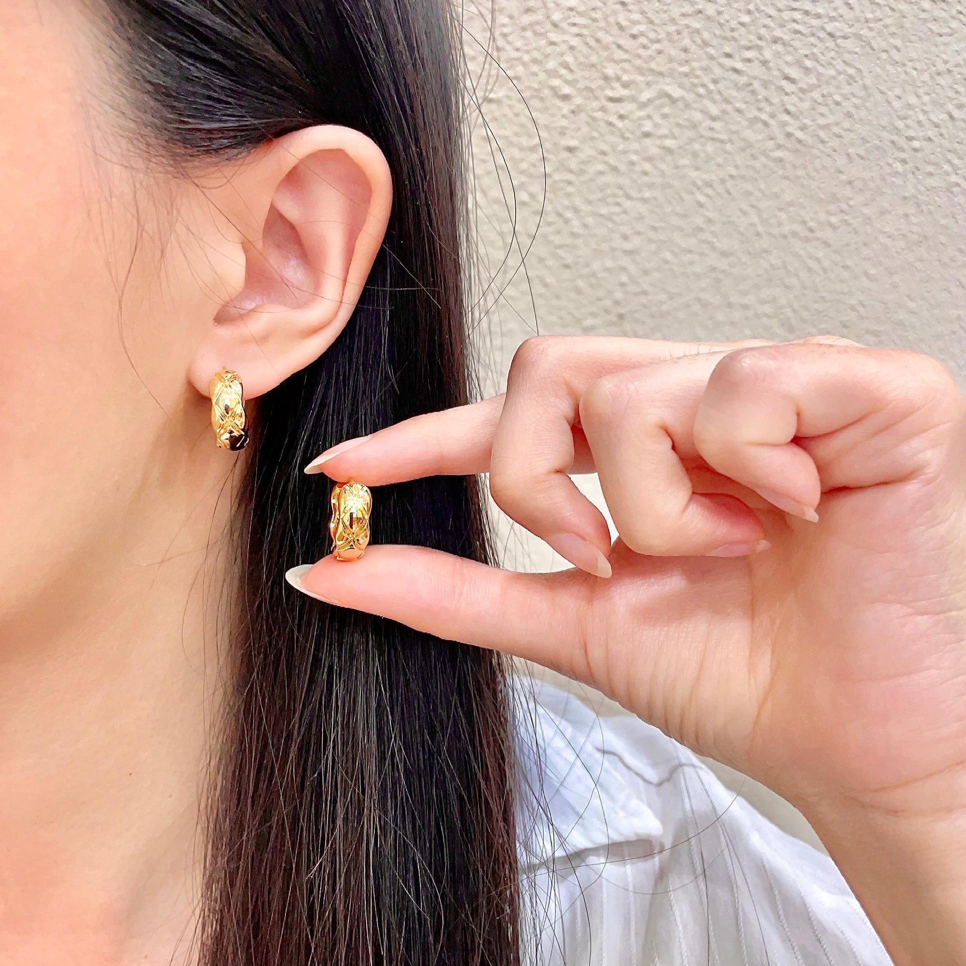 Double-C Emblem Stud Earrings in Polished Metal-Tone – Design 129 main product view