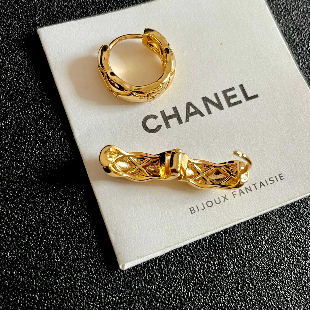 Double-C Emblem Stud Earrings in Polished Metal-Tone – Design 095 main product view