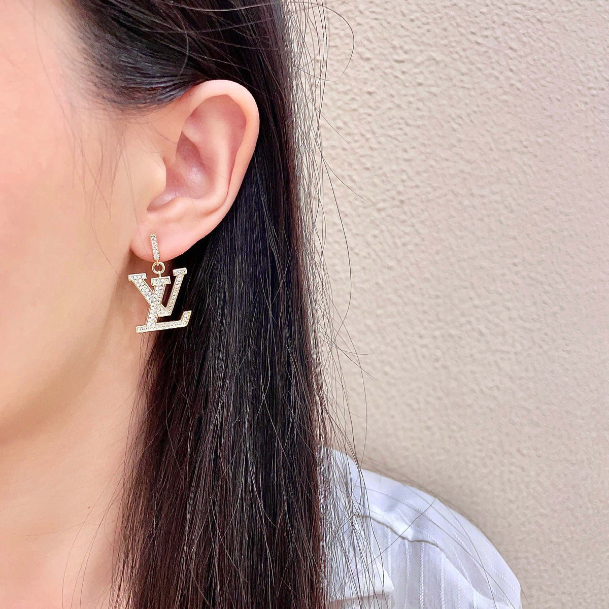 Geometric Emblem Stud Earrings in Polished Metal-Tone – Design 009 detail view