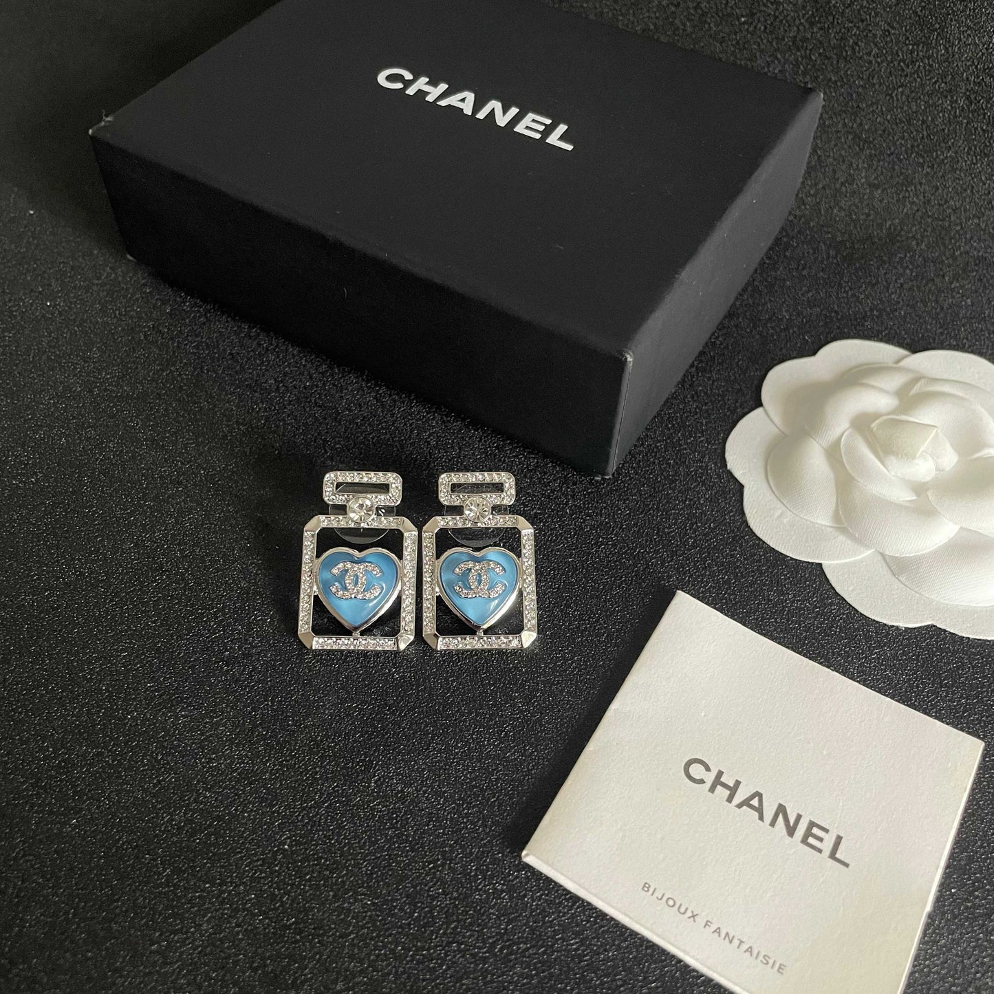 Double-C Emblem Stud Earrings in Polished Metal-Tone – Heart Detail – Design 002 close-up detail