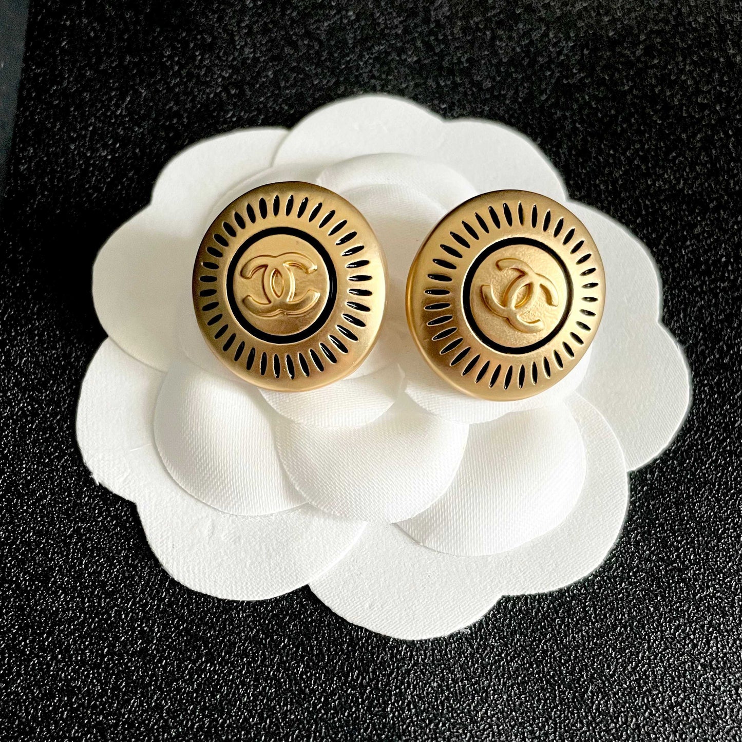 Double-C Emblem Stud Earrings in Polished Metal-Tone – Design 100 front product view