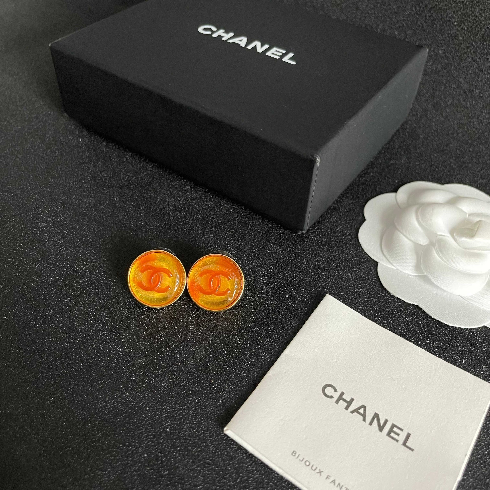 Double-C Emblem Stud Earrings in Polished Metal-Tone – Design 114 close-up detail