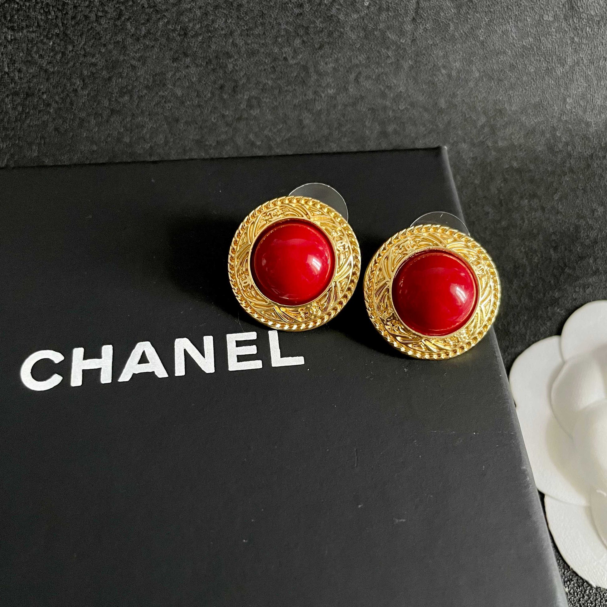 Double-C Emblem Stud Earrings in Polished Metal-Tone – Design 066 detail view