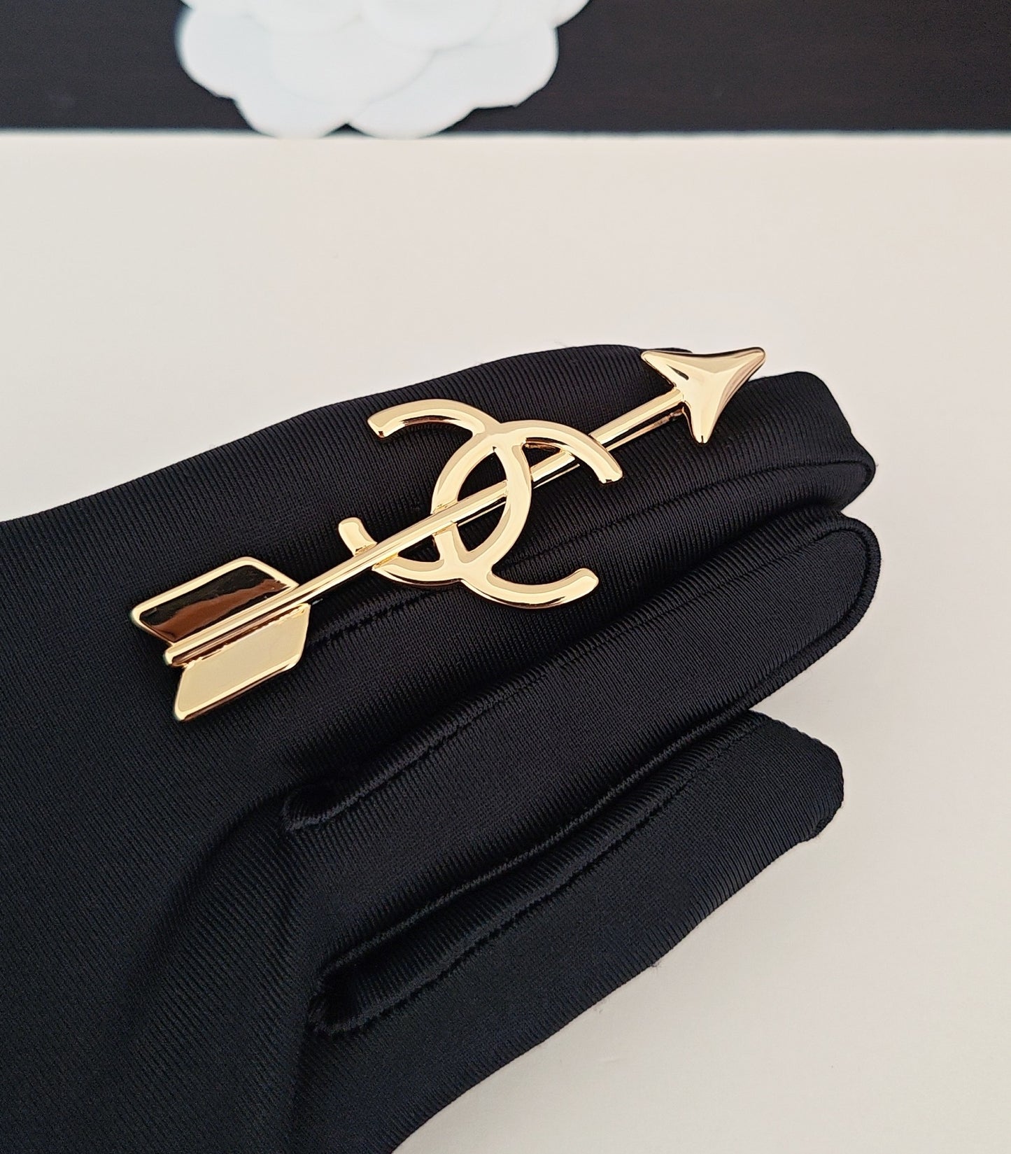 Arrow Brooch in Gold-Tone – Arrow Detail front product view