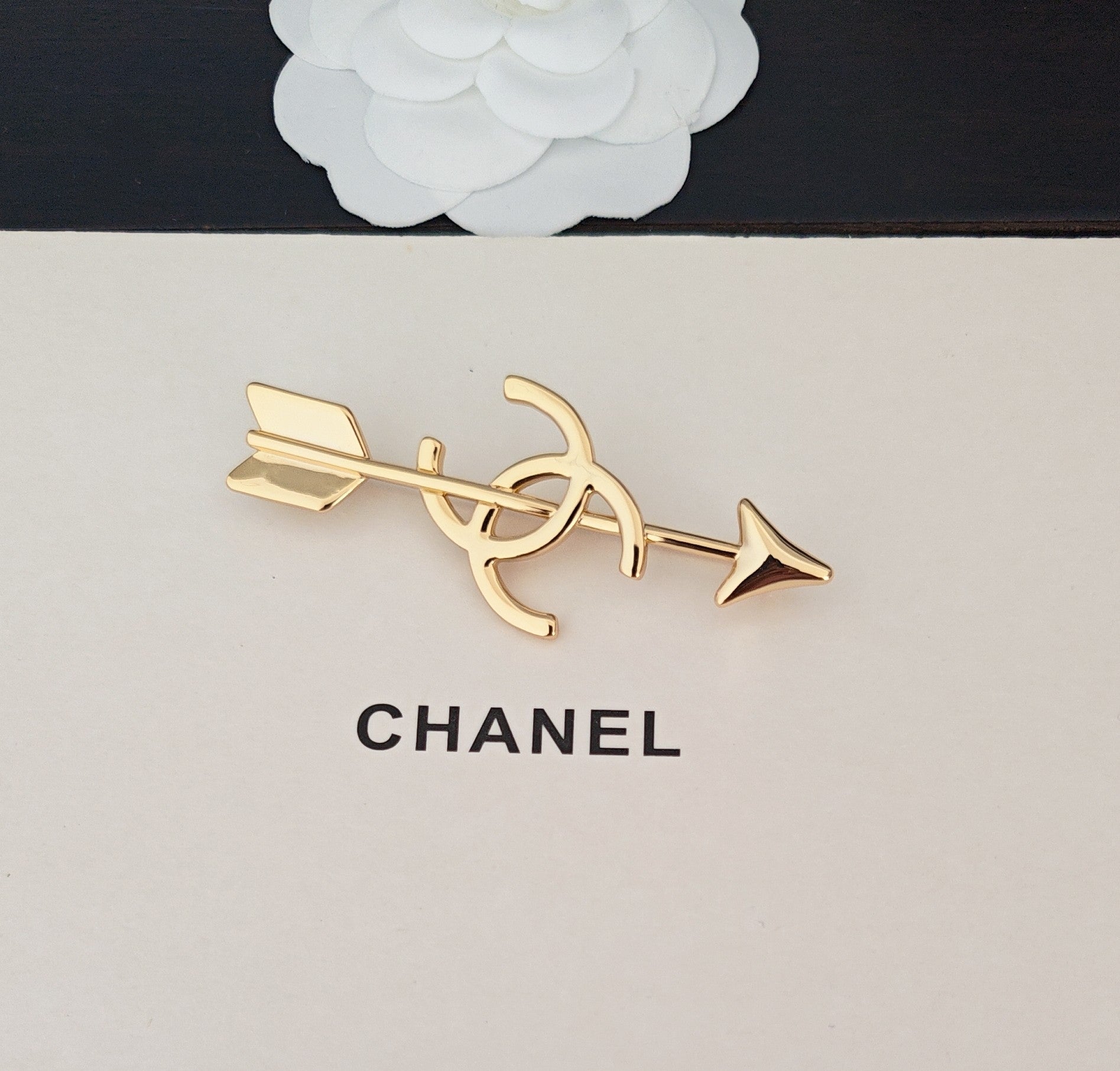 Arrow Brooch in Gold-Tone – Arrow Detail detail view
