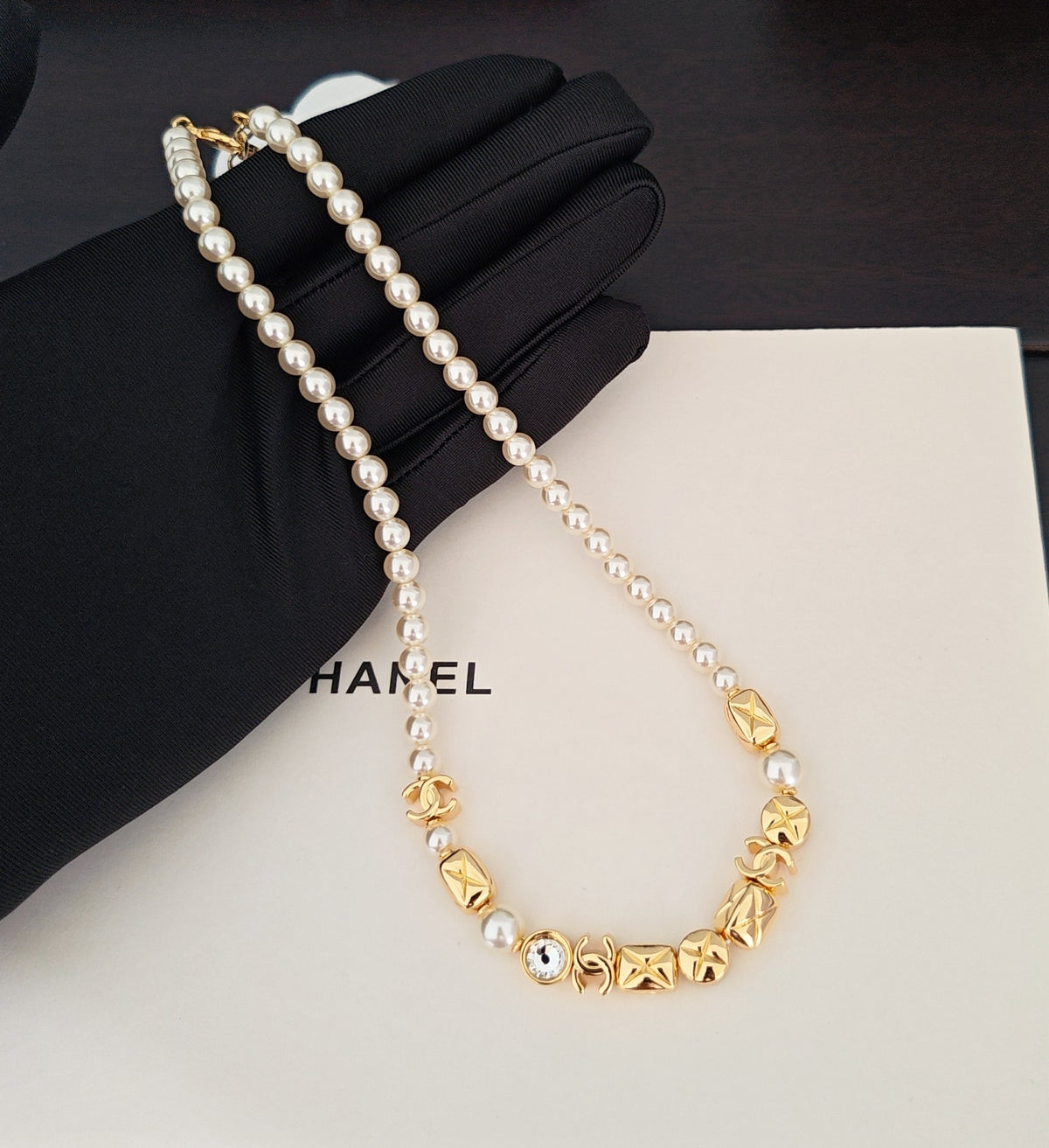 Pearl Pearl-Detail Pendant Necklace – Pearl Detail detail view