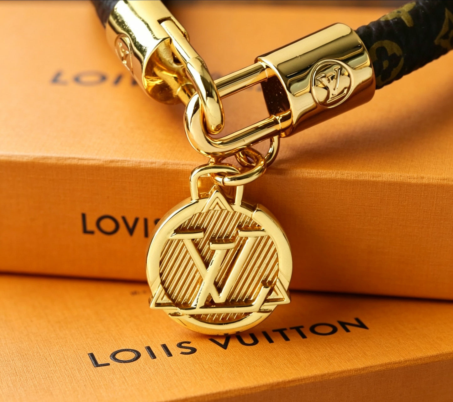 Lock Bracelet in Polished Metal-Tone side detail