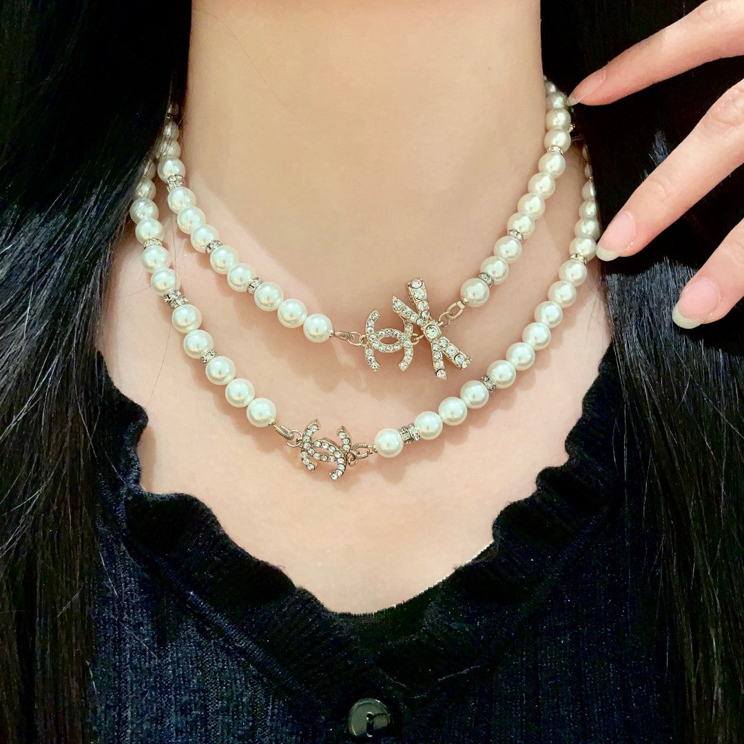 Letter Pearl-Detail Pendant Necklace – Pearl Detail – Design 002 detail view