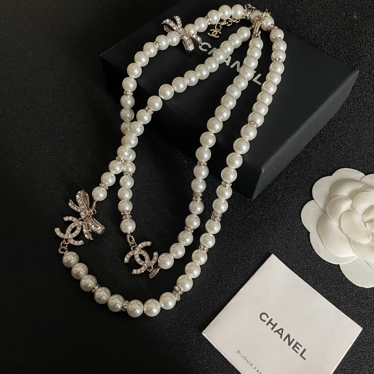 Letter Pearl-Detail Pendant Necklace – Pearl Detail – Design 002 close-up detail