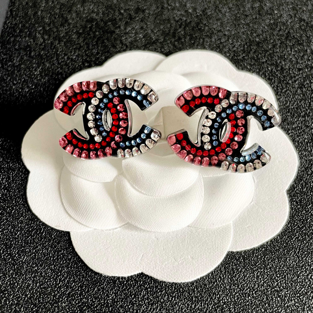 Double-C Emblem Stud Earrings in Polished Metal-Tone – Design 093 front product view