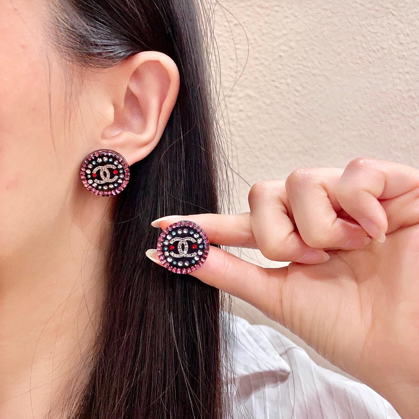 Double-C Emblem Stud Earrings in Polished Metal-Tone – Design 092 main product view