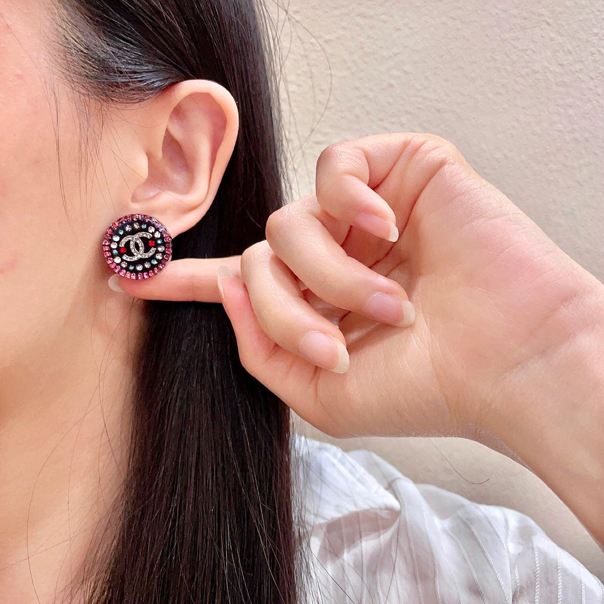 Double-C Emblem Stud Earrings in Polished Metal-Tone – Design 092 front product view