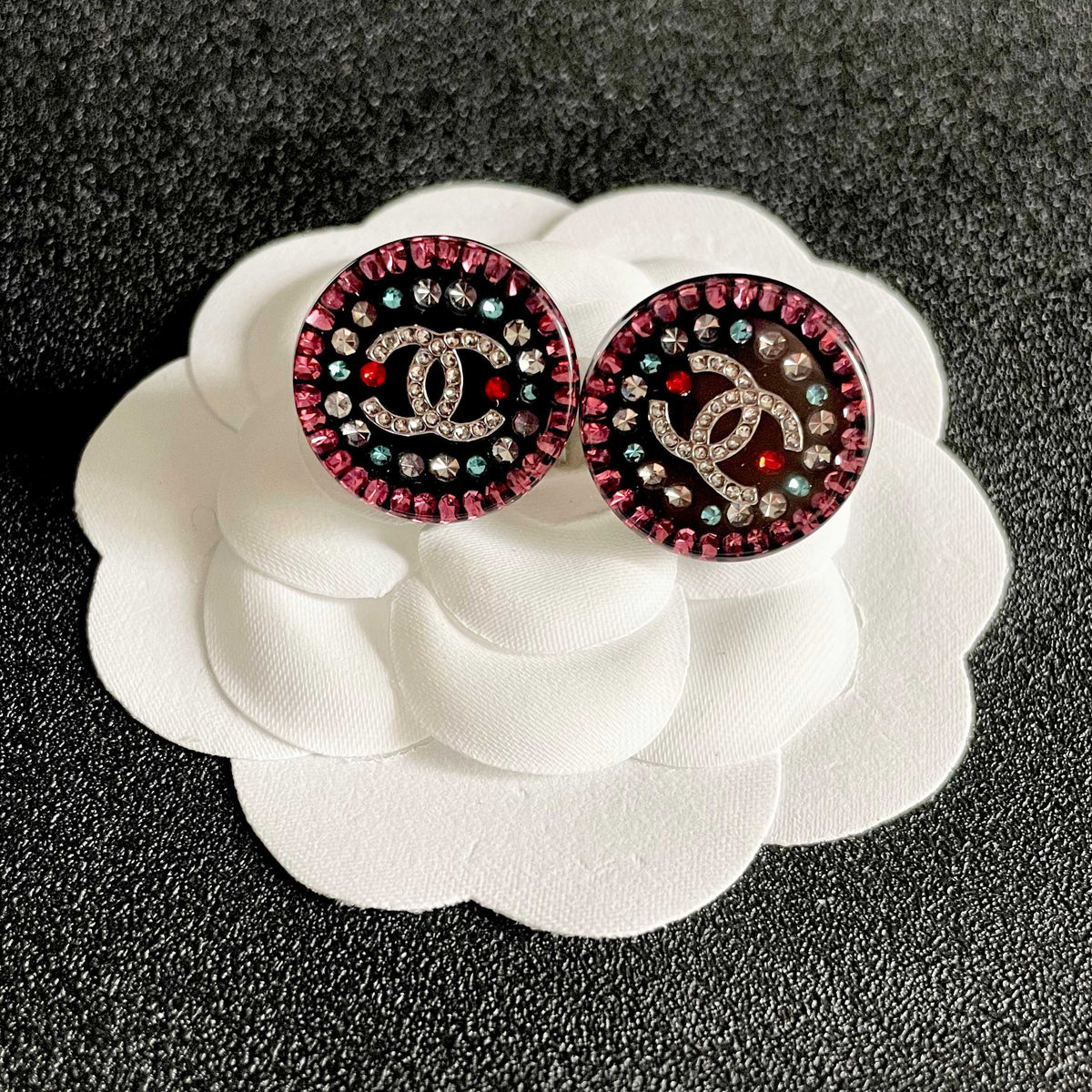 Double-C Emblem Stud Earrings in Polished Metal-Tone – Design 092 front product view