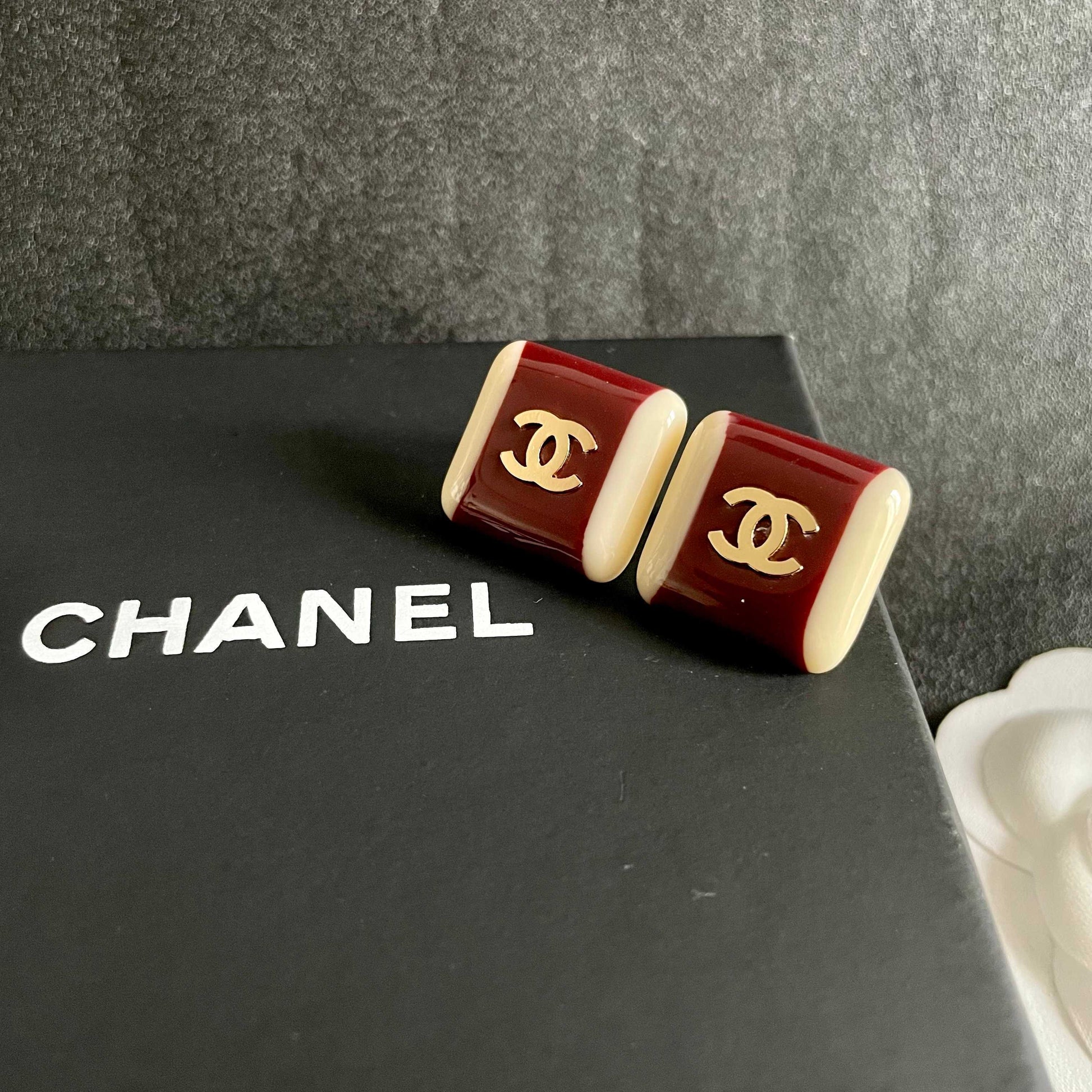 Double-C Emblem Stud Earrings in Polished Metal-Tone – Design 091 detail view