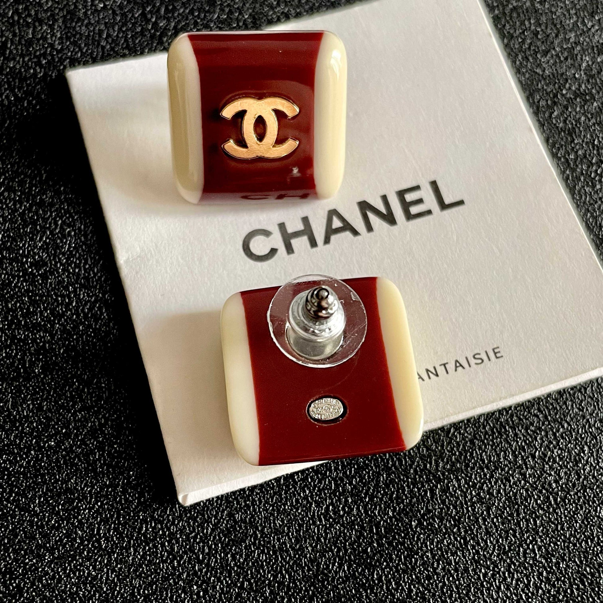 Double-C Emblem Stud Earrings in Polished Metal-Tone – Design 091 main product view