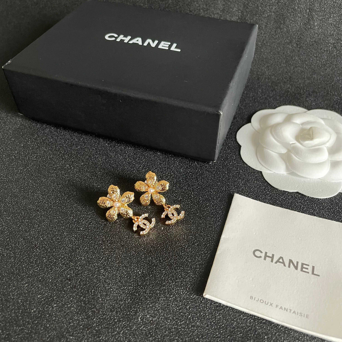 Double-C Emblem Stud Earrings in Polished Metal-Tone – Design 090 close-up detail