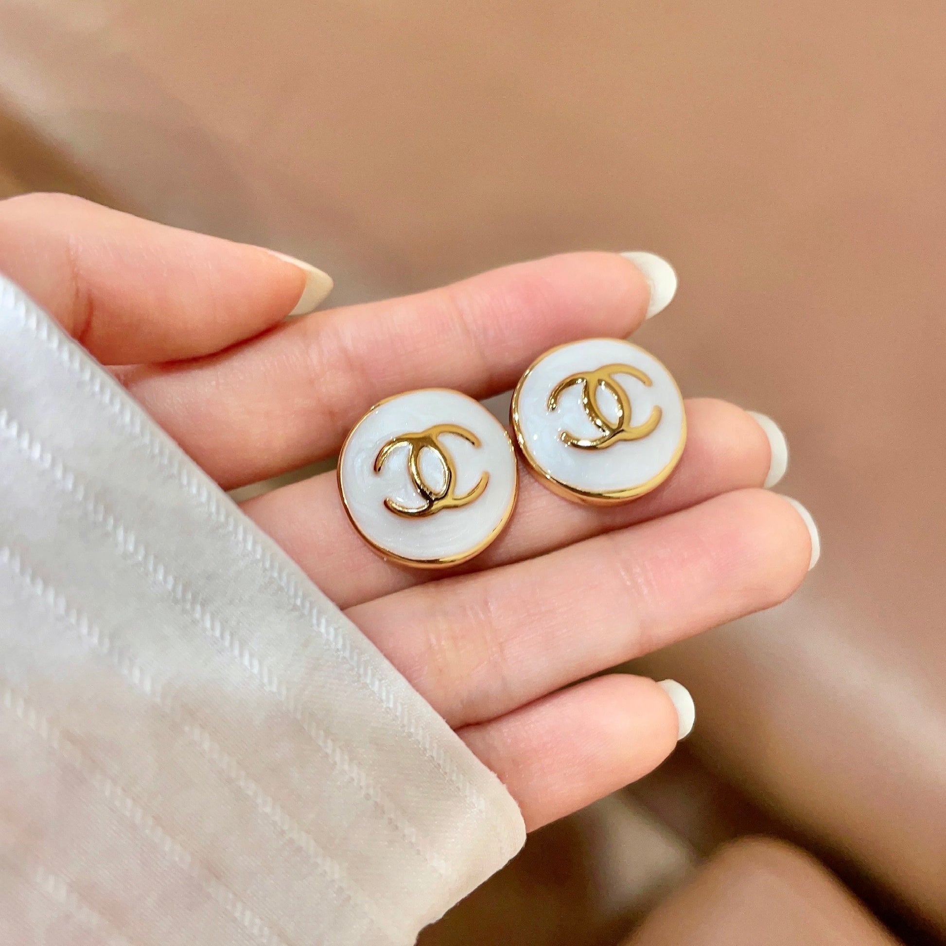 Double-C Emblem Stud Earrings in Polished Metal-Tone – Design 087 side detail