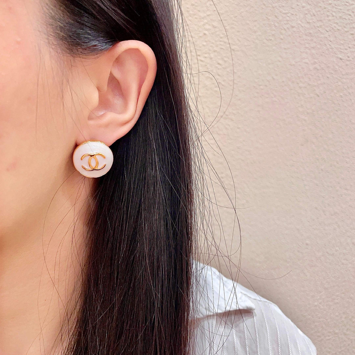 Double-C Emblem Stud Earrings in Polished Metal-Tone – Design 087 detail view