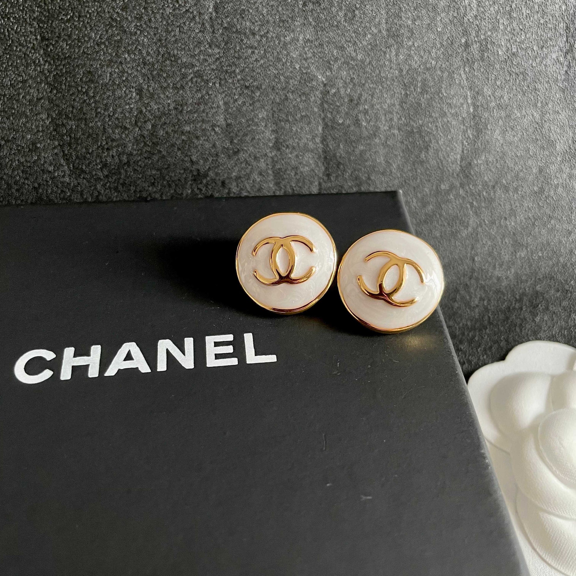 Double-C Emblem Stud Earrings in Polished Metal-Tone – Design 087 detail view