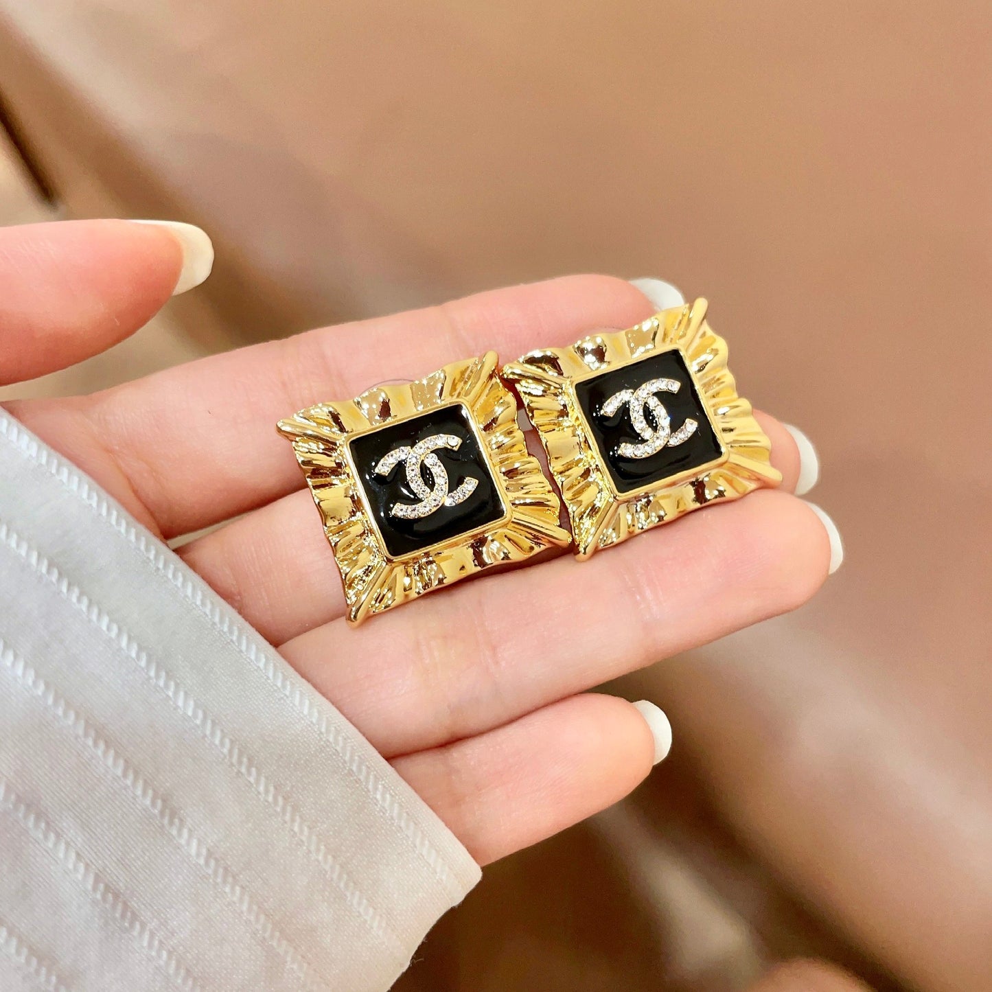 Double-C Emblem Stud Earrings in Polished Metal-Tone – Design 086 side detail