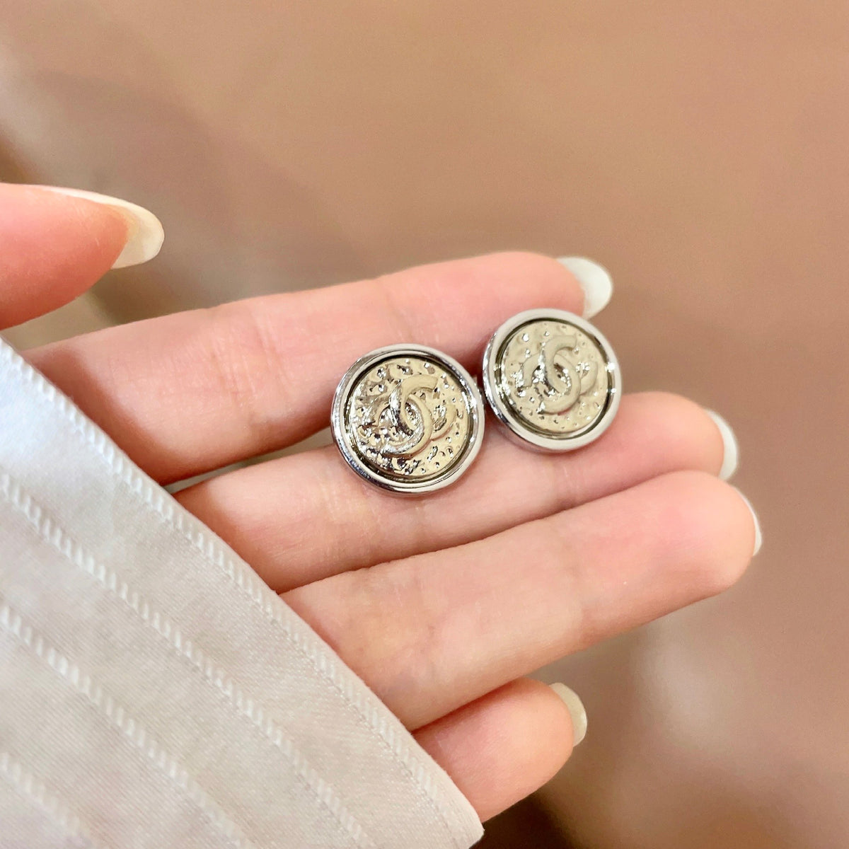 Double-C Emblem Stud Earrings in Polished Metal-Tone – Design 084 side detail