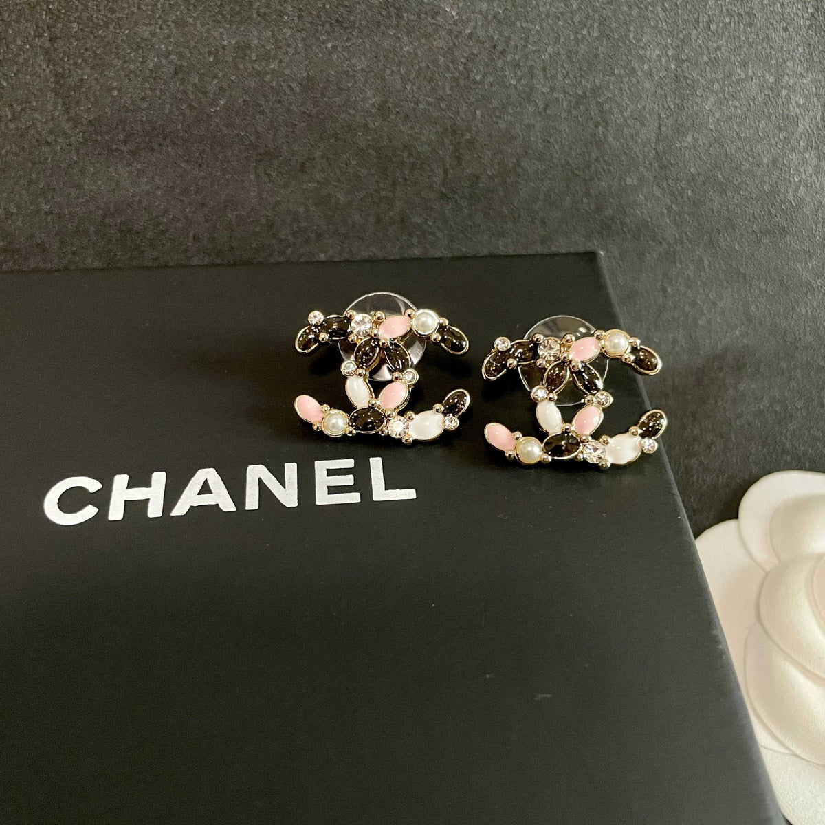 Double-C Emblem Stud Earrings in Polished Metal-Tone – Design 083 detail view