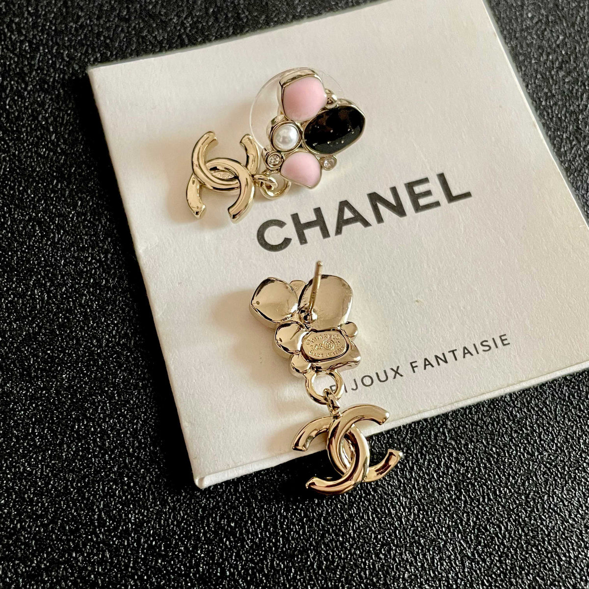 Double-C Emblem Stud Earrings in Polished Metal-Tone – Design 082 main product view