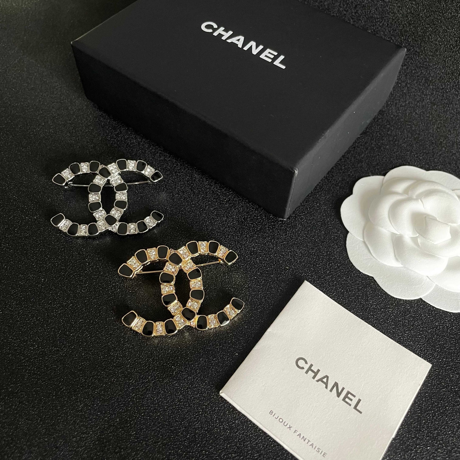 Signature Emblem Brooch in Polished Metal-Tone – Design 011 side detail