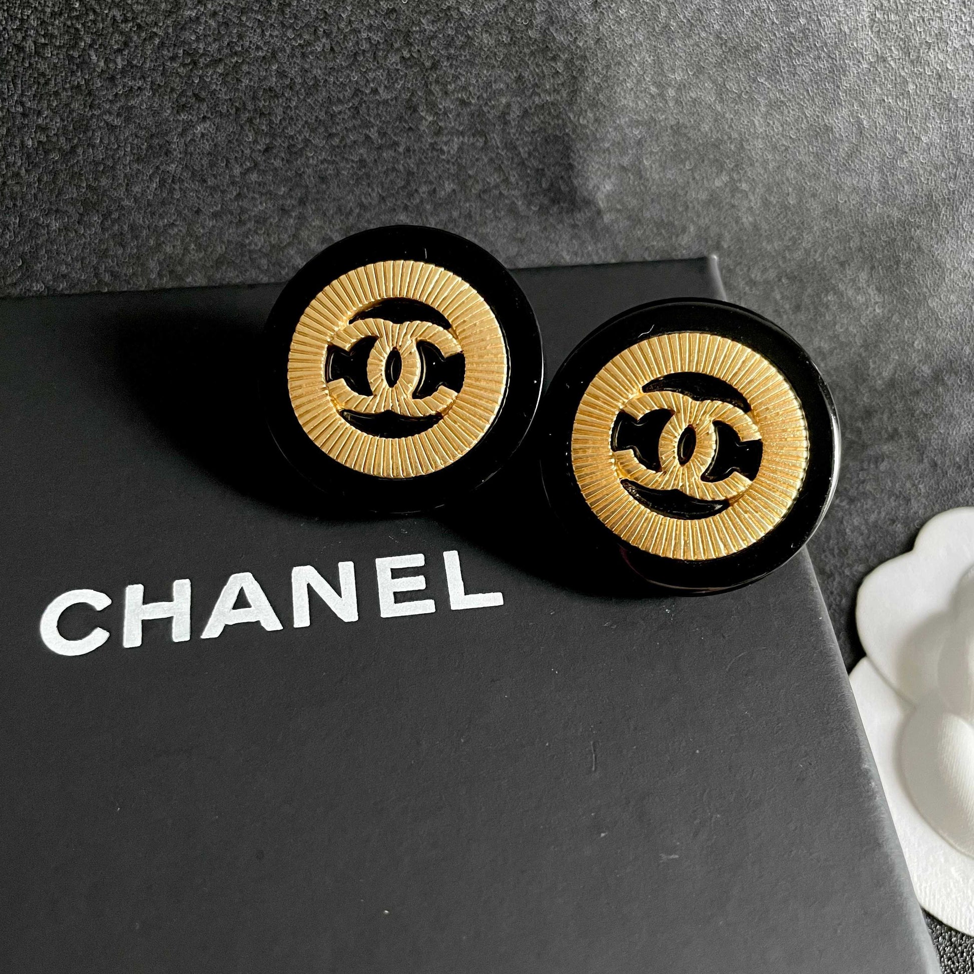 Double-C Emblem Stud Earrings in Polished Metal-Tone – Design 010 detail view