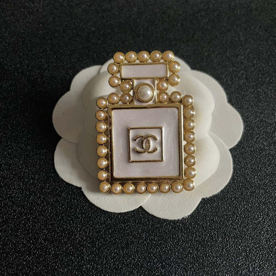 Double-C Emblem Brooch in Polished Metal-Tone – Pearl Detail – Design 002 front product view