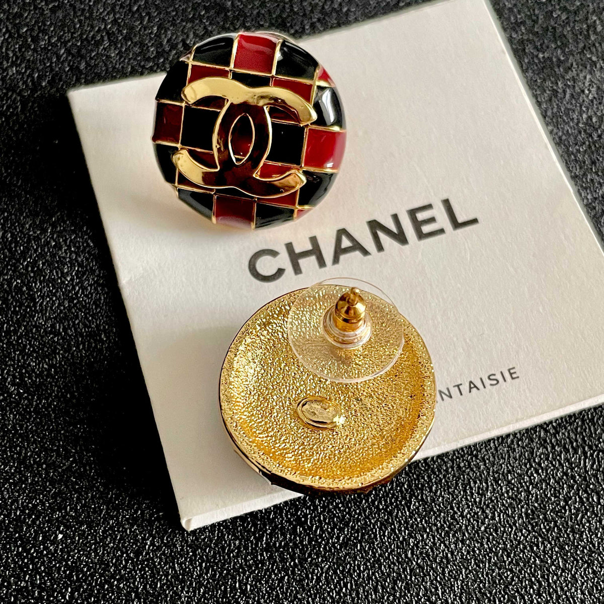 Double-C Emblem Stud Earrings in Polished Metal-Tone – Checkerboard main product view