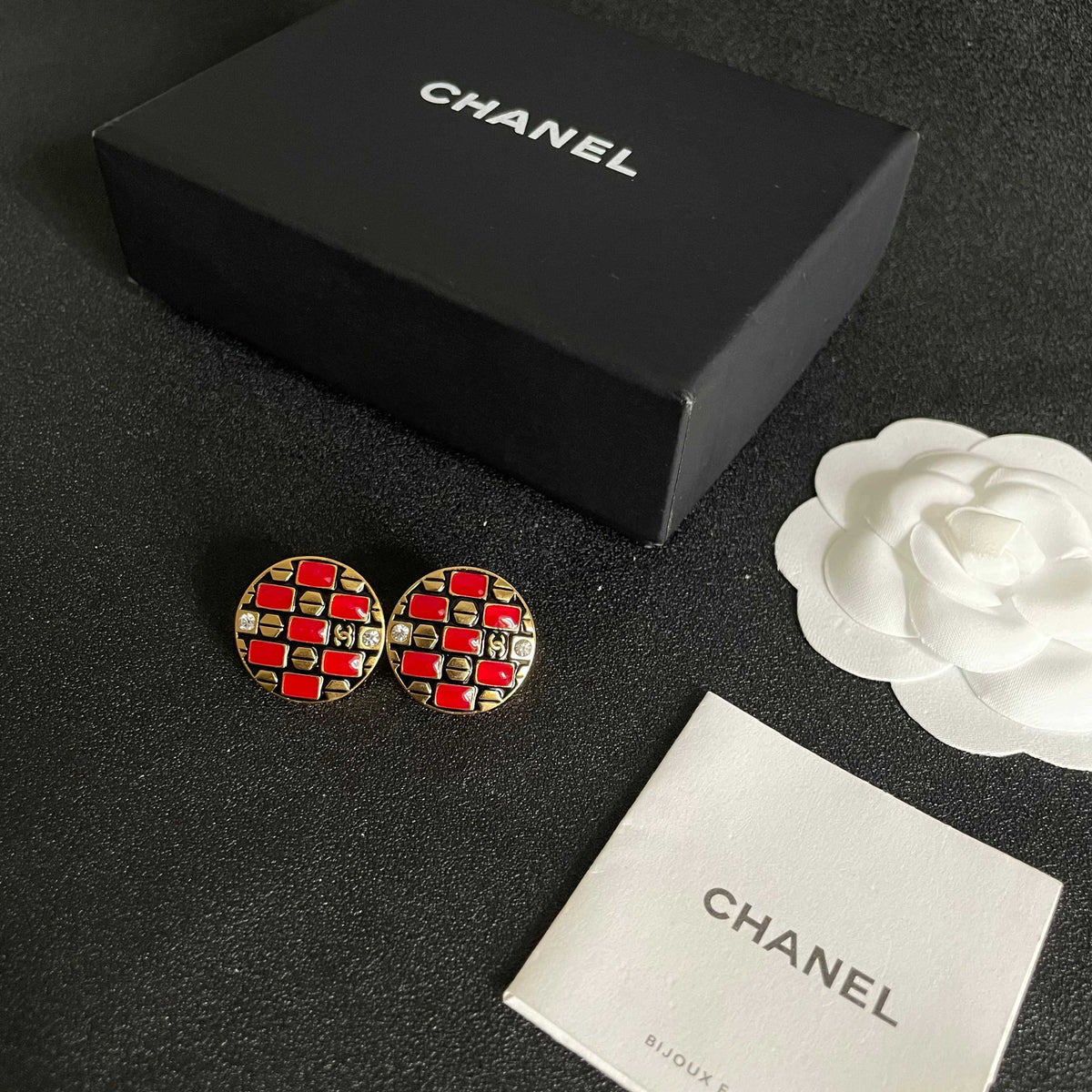 Double-C Emblem Stud Earrings in Polished Metal-Tone – Design 002 close-up detail