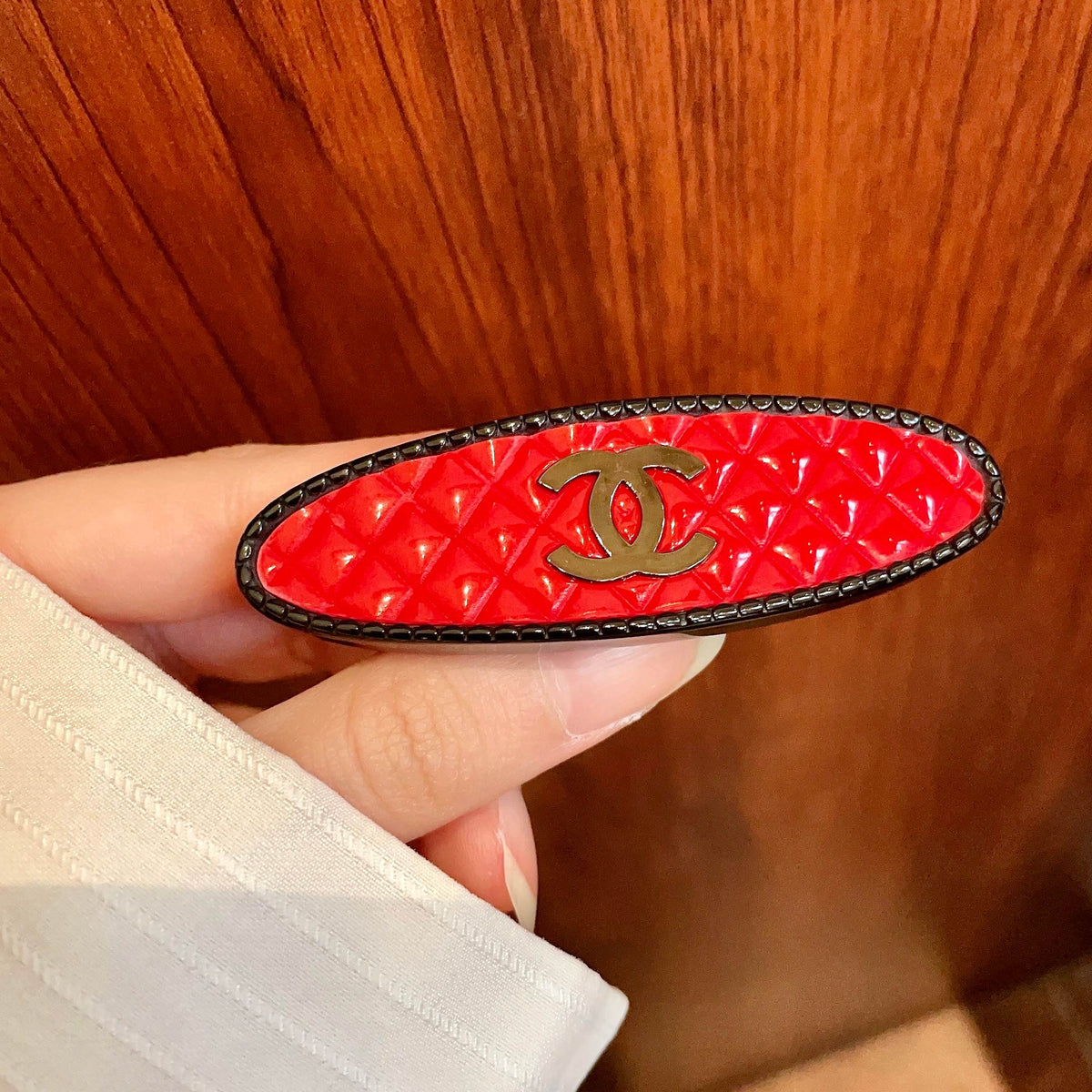 Double-C Emblem Hair Clip – Design 001 side detail