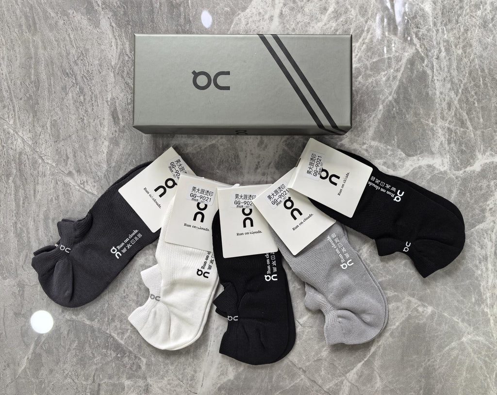 On Cotton Visible Branded Cuff Or Emblem Details No-Show Socks - 5-Pair Set