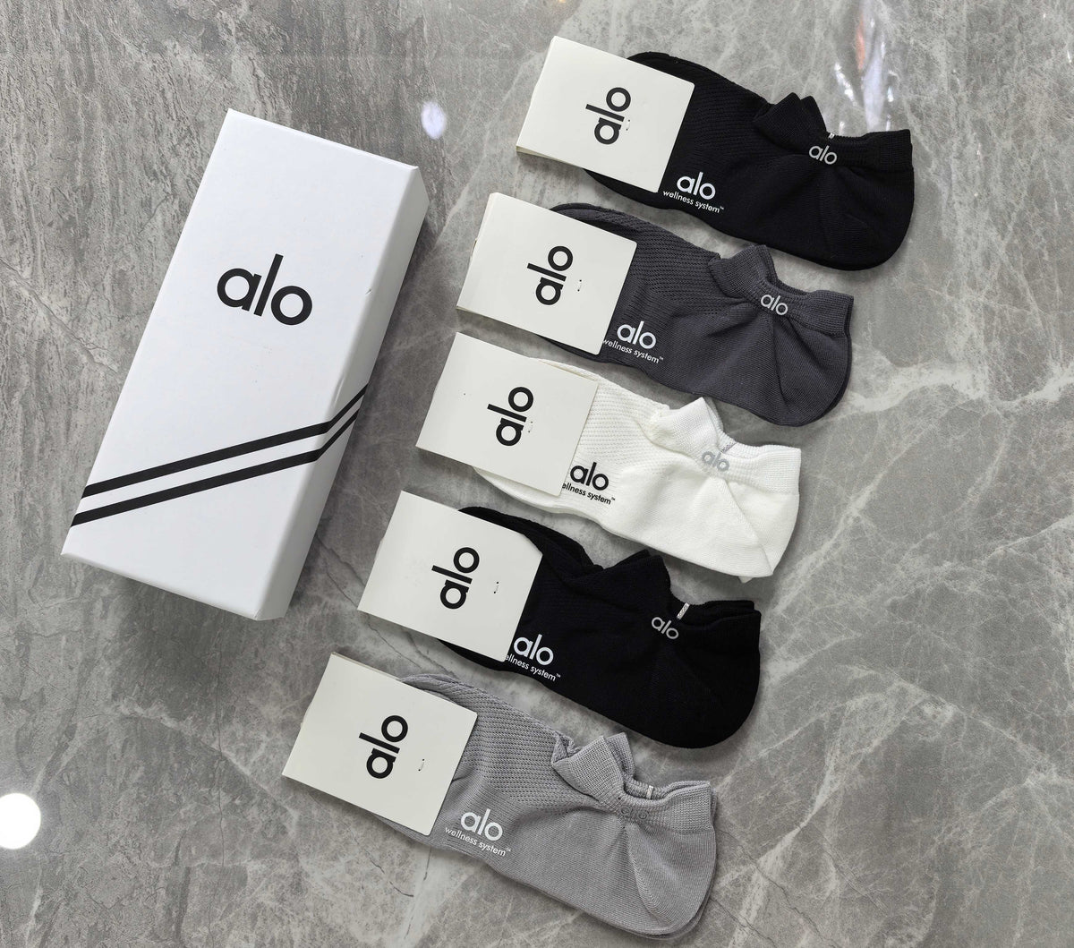 Alo Cotton Visible Branded Cuff Or Emblem Details No-Show Socks - 5-Pair Set