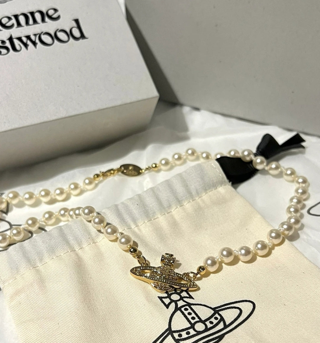 Pearl Pendant Necklace in Polished Metal-Tone – Pearl Detail – Design 006 main product view