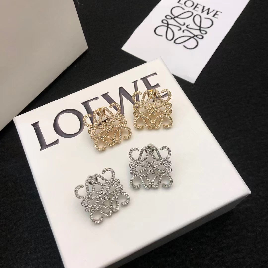 Sculptural Stud Earrings in Gold-Tone with Pearl-Style Detail – Design 02 main product view