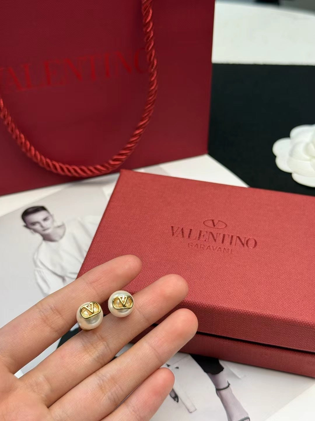 Signature Emblem Pearl-Detail Stud Earrings – Design 03 side detail