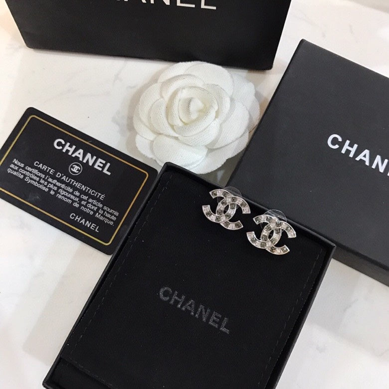 Double-C Emblem Stud Earrings in Polished Metal-Tone – Design 393 close-up detail
