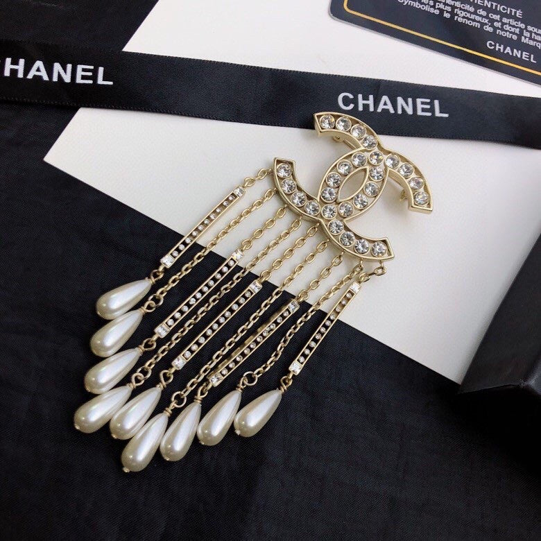 Signature Emblem Brooch in Polished Metal-Tone – Design 037 close-up detail
