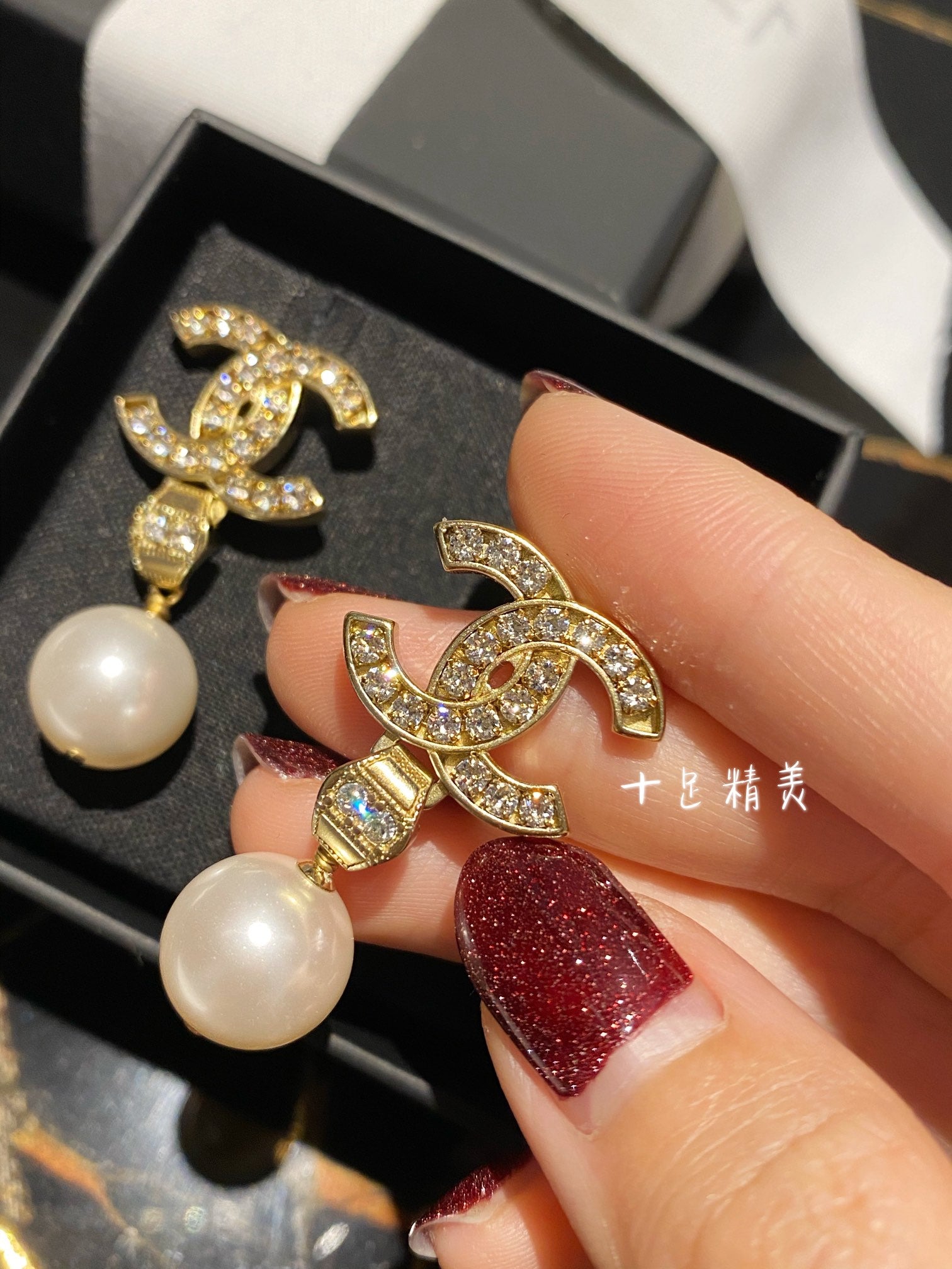 Double-C Emblem Pearl-Detail Stud Earrings – Pearl Detail – Design 012 close-up detail