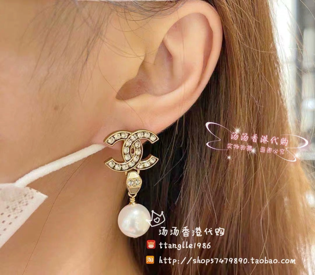 Double-C Emblem Pearl-Detail Stud Earrings – Pearl Detail – Design 012 detail view