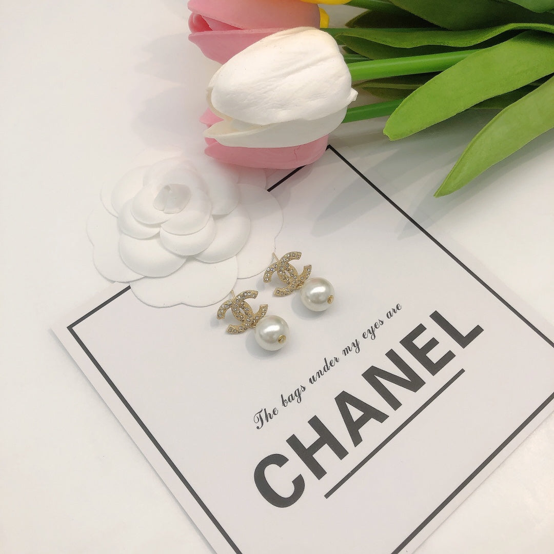 Pearl Pearl-Detail Stud Earrings – Pearl Detail – Design 014 front product view