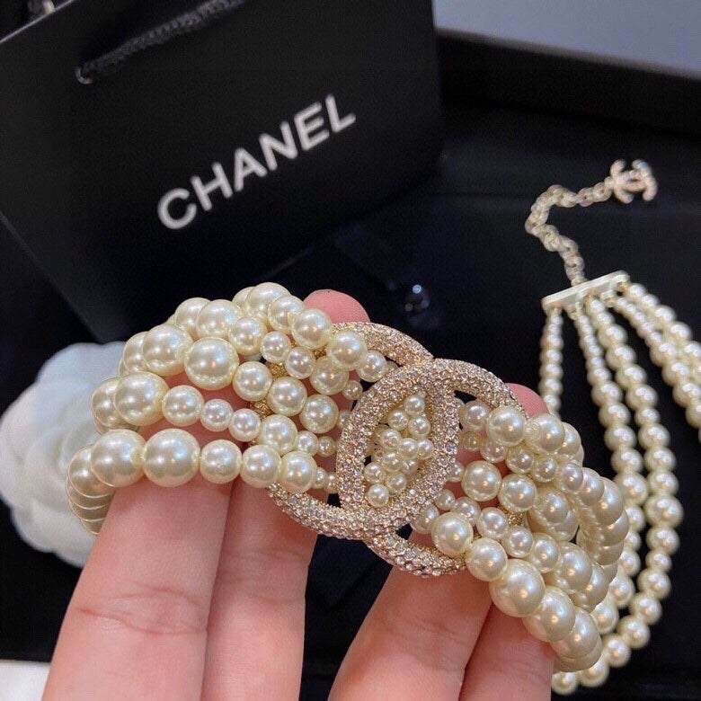 Pearl Pearl-Detail Pendant Necklace – Pearl Detail – Design 009 main product view