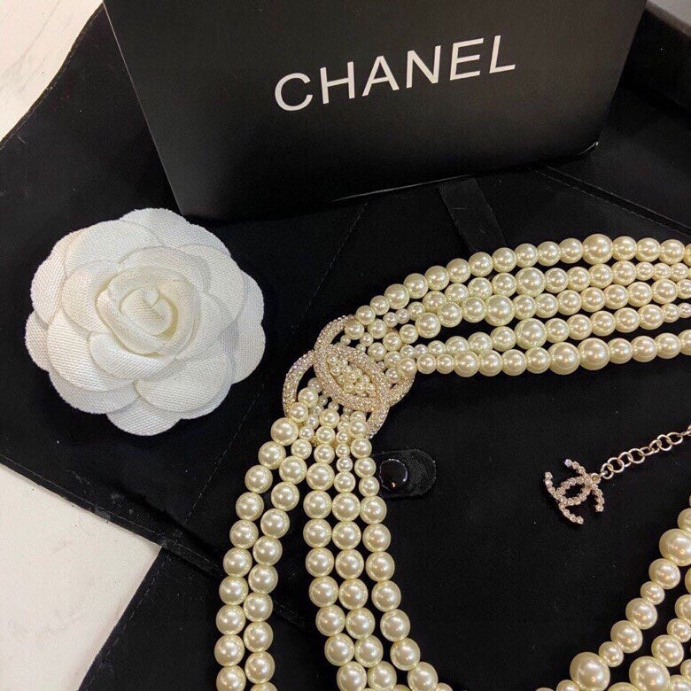 Pearl Pearl-Detail Pendant Necklace – Pearl Detail – Design 009 side detail